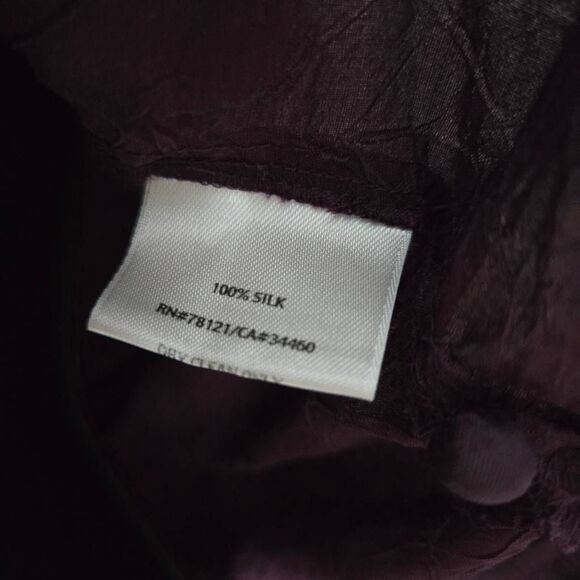 Eileen Fisher 100% Silk Crinkle Blouse Size XS Button Up Sleeveless Purple Top - Picture 7 of 7